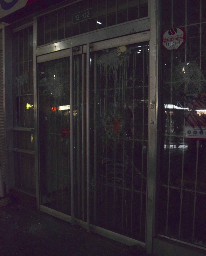 As&iacute; qued&oacute; uno de los bancos que fueron atacados por los manifestantes