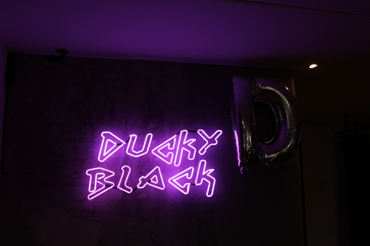 El local de Ducky Black queda en la calle 85 #19a-25 en Bogotá
