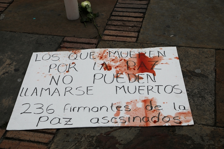 Performance de mujeres de las FARC en la Plaza Simón Bolívar de Bogotá (2020)