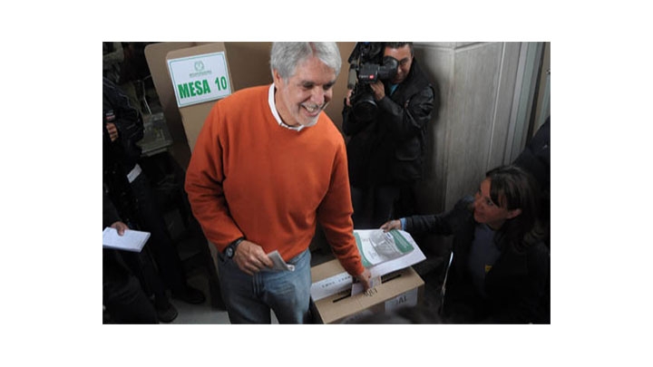 Peñalosa depositó su voto