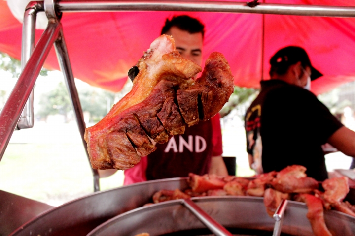 Chicharrones donde Tulio ubicado al frente de Unilago