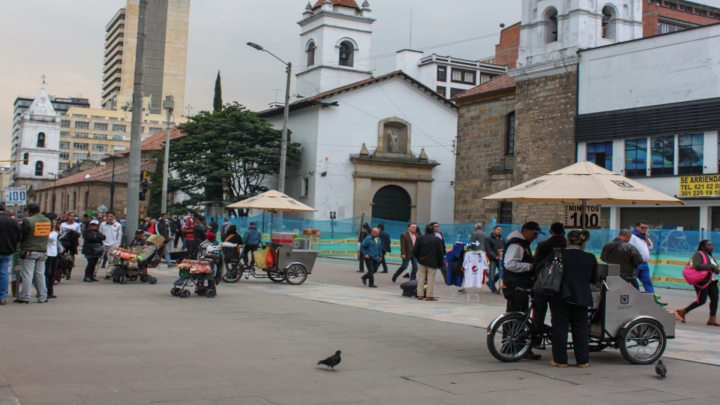 La Carrera S&eacute;ptima es uno de los escenarios en donde m&aacute;s se concentra la informalidad en Bogot&aacute;. Foto: Mar&iacute;a Ang&eacute;lica Chica