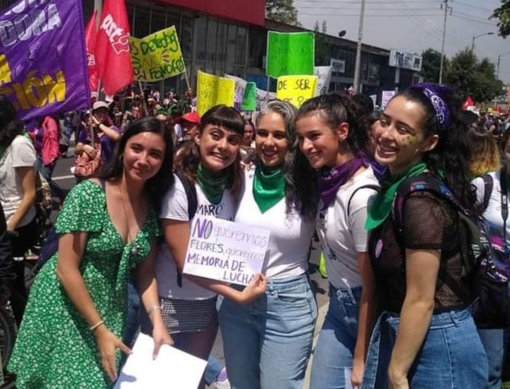 Mar&iacute;a Jos&eacute; Pizarro en marcha feminista en Bogot&aacute;