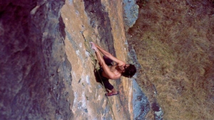 Alberto Camargo practicando el montañismo|Camargo en una expedición de escalada|||