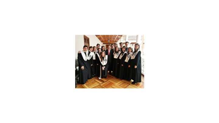 El rector Jos&eacute; Manuel Restrepo junto a los Colegiales.