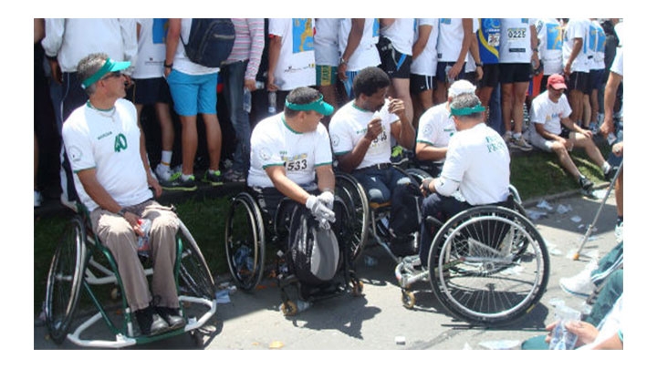 Cientos de personas participaron de la carrera y disfrutaron de la actividad deportiva al tiempo que contribuyeron para la causa.