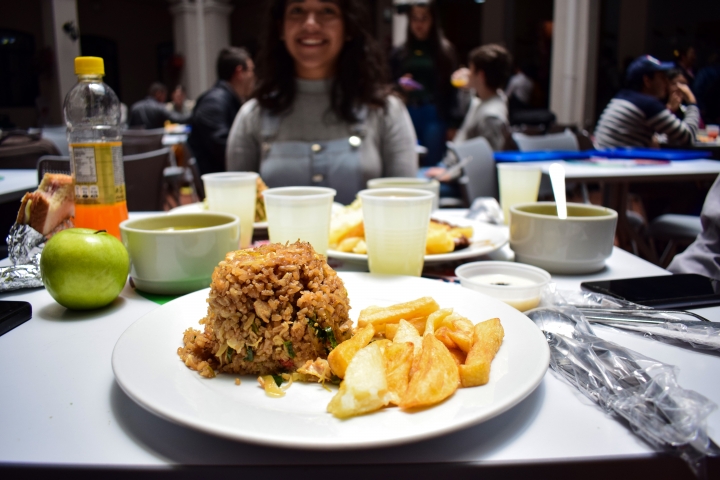 El almuerzo constituye una parte importante de la nutrición.