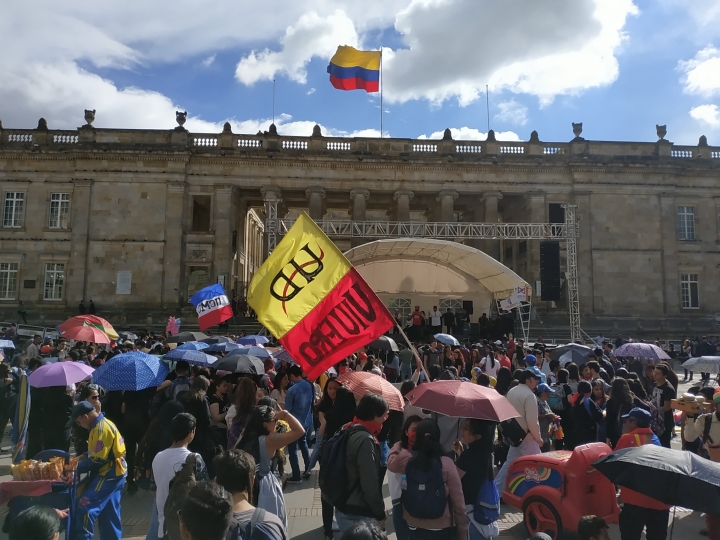 Poco a poco iban llegando estudiantes que salían a marchar desde las diferentes sedes de las universidades y colegios públicos.