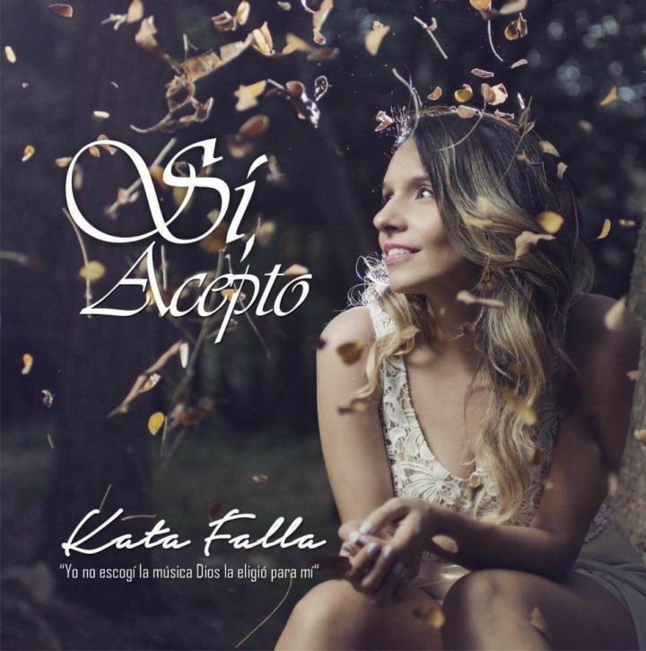 Carátula del primer sencillo de Kata Falla “Si acepto”. Foto: Elías Shariff Falla Mardini