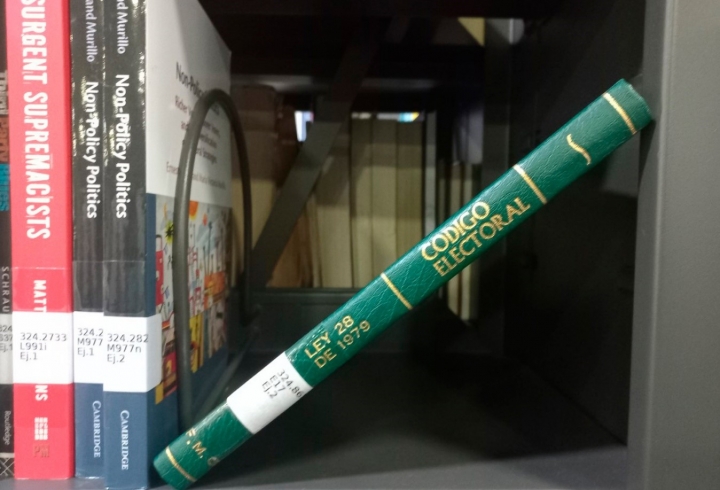 Antiguo C&oacute;digo electoral en la biblioteca de la Universidad del Rosario