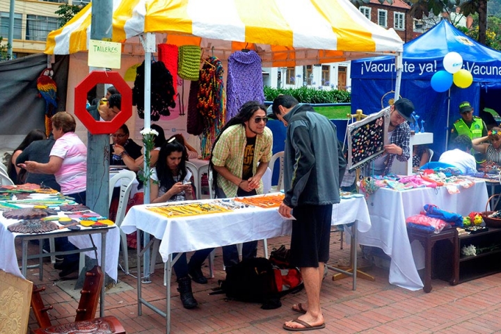 Los asistentes disfrutaron de la variedad artesanal y gastronòmica del evento.