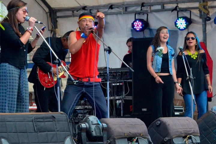 Keops, grupo con 20 a&ntilde;os de experiencia en Rock n` Roll, pusi a saltar a todos los asistentes.