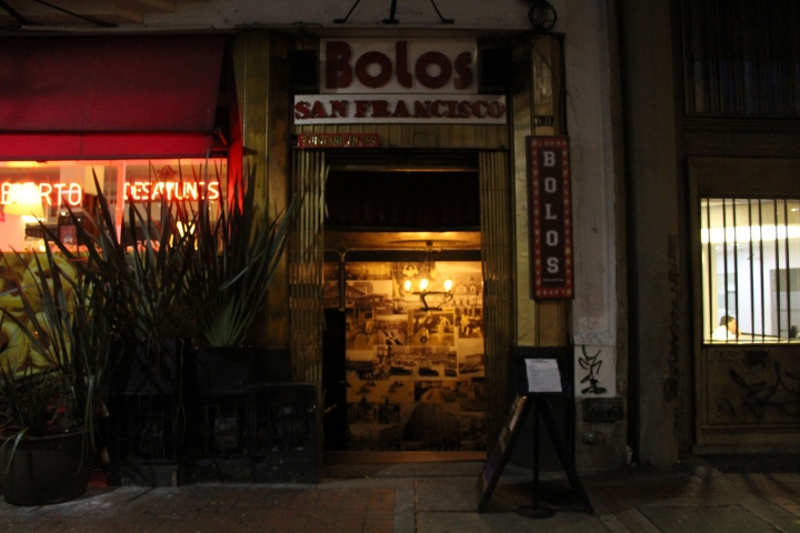 La bolera se encuentra ubicada sobre la avenida Jiménez (calle 13), arriba de la carrera Séptima.