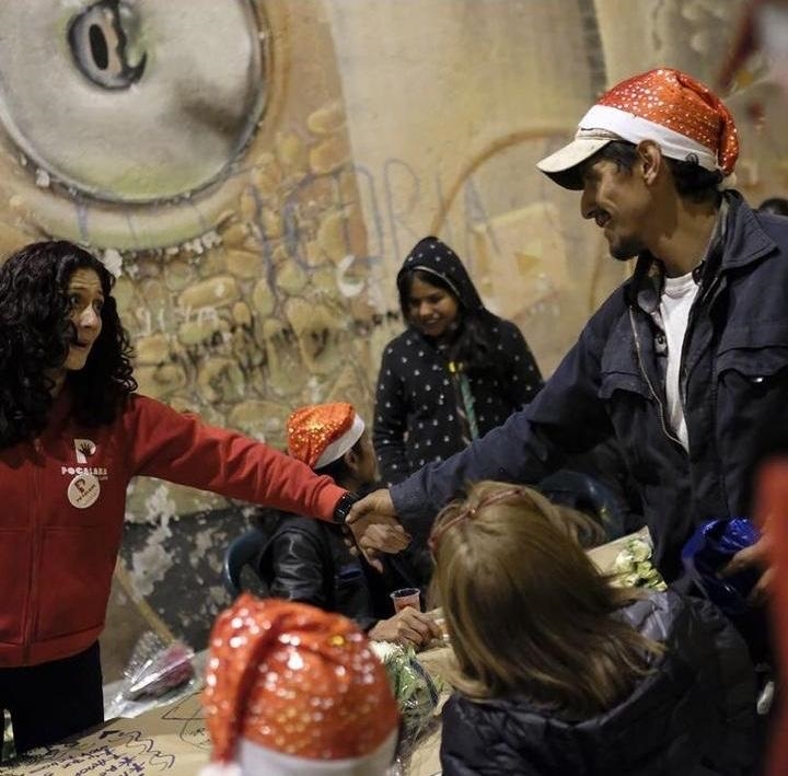 Jacqui Hernández en un recorrido nocturno de Pocalana