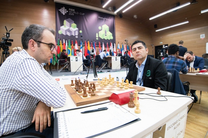 &ldquo;Empiezas a jugar y descubres que es un universo de ideas, de creatividad y estrategia.&rdquo;  &mdash;Alder Escobar.