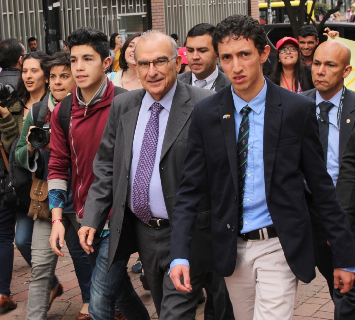 El candidato presidencial Humberto De la Calle en su cierre de campaña. Foto: Sebastián Castro