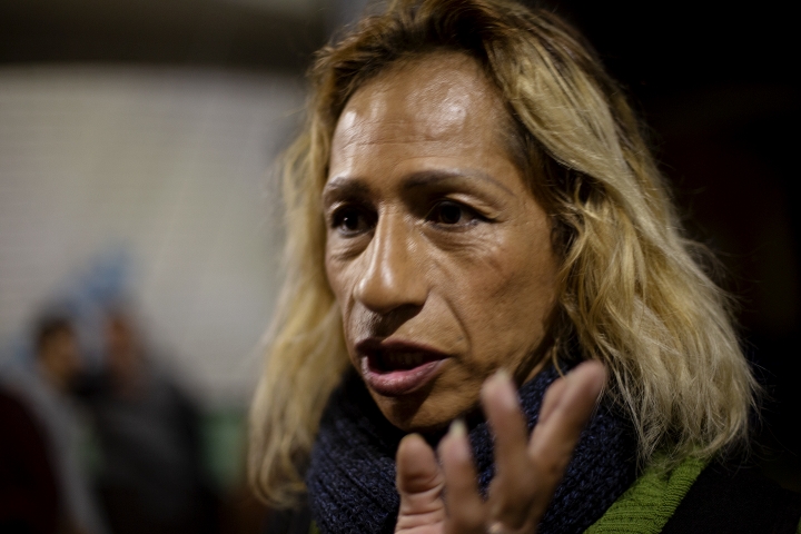 Retrato a Lorena Barriga en una salida de campo nocturna por Santa Fe con alumnos de UR