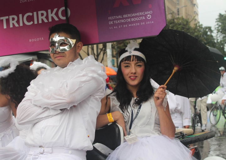 Así se vivió el desfile inaugural del FITB 2016