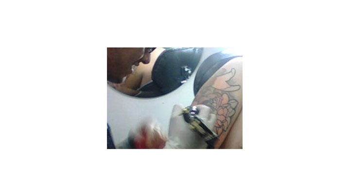 Los requerimientos se la Secretar&iacute;a Distrital de Salud son muy estrictos, entre ellos, la utilizaci&oacute;n de guantes de l&aacute;tex para todos los procedimientos.