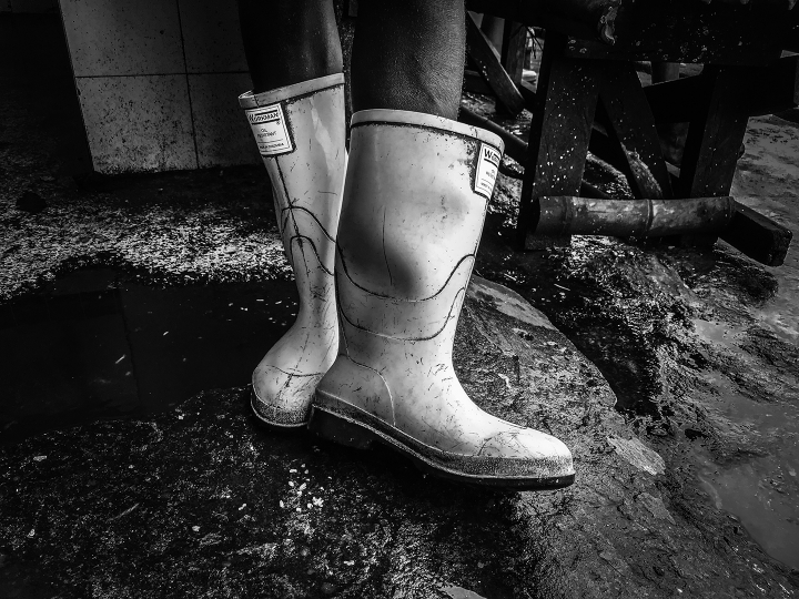 Botas de un ni&ntilde;o tumaque&ntilde;o (Colombia, 2019)